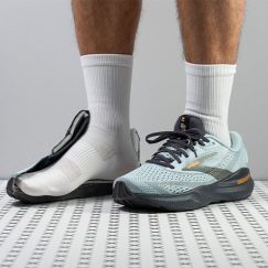 اهنمای انتخاب کتونی برای افراد دارای کف پای صاف