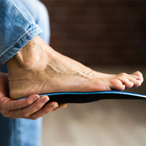 اهنمای انتخاب کتونی برای افراد دارای کف پای صاف